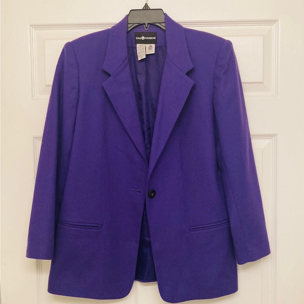 Beautiful purple blazer/coat! Very well made exterior 100% wool